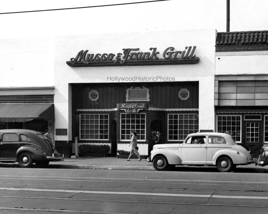 154 H2 Musso and Frank Grill 1945.jpg